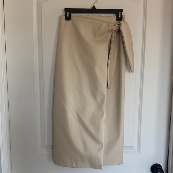 Steve Madden Dresses & Skirts - Steve Madden Cream Pencil Skirt